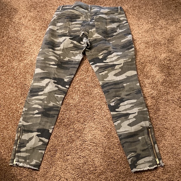 EXPRESS CAMO PANTS WITH STRETCH. SIZE 8R. ZIPPERS AT ANKLES. NWT - Picture 10 of 10